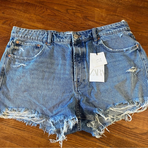 Zara Shorts - Picture 2 of 3